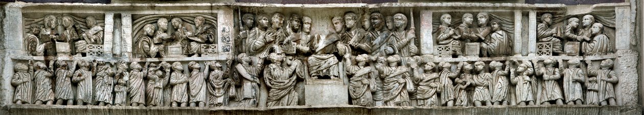 Constantino distribuyendo dinero al pueblo Liberalitas. Detalle del Arco de Constantino, 312-3 de Classical Antiquities