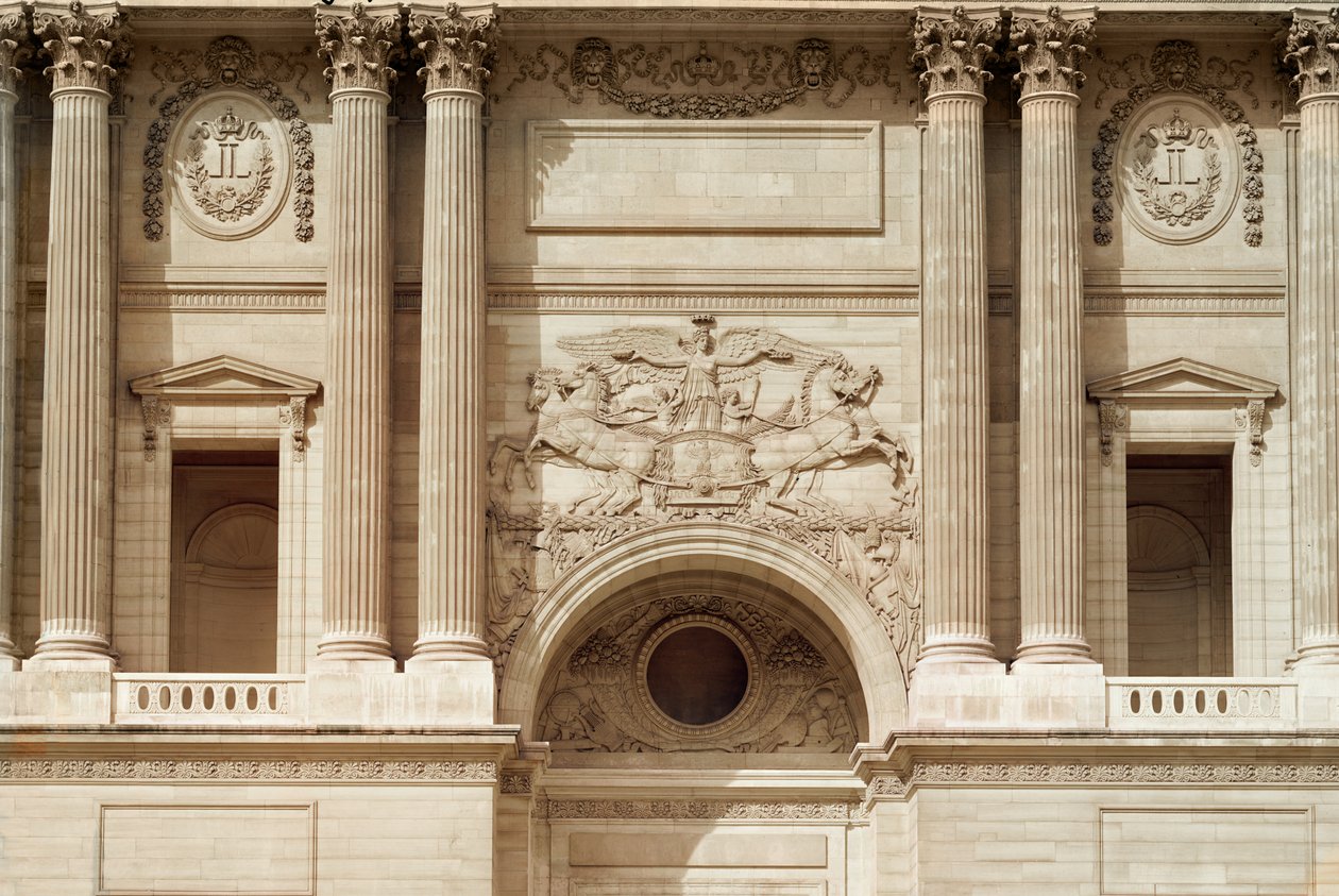Gloria distribuyendo coronas, de la columnata del Palais du Louvre, 1807 de Claude Perrault
