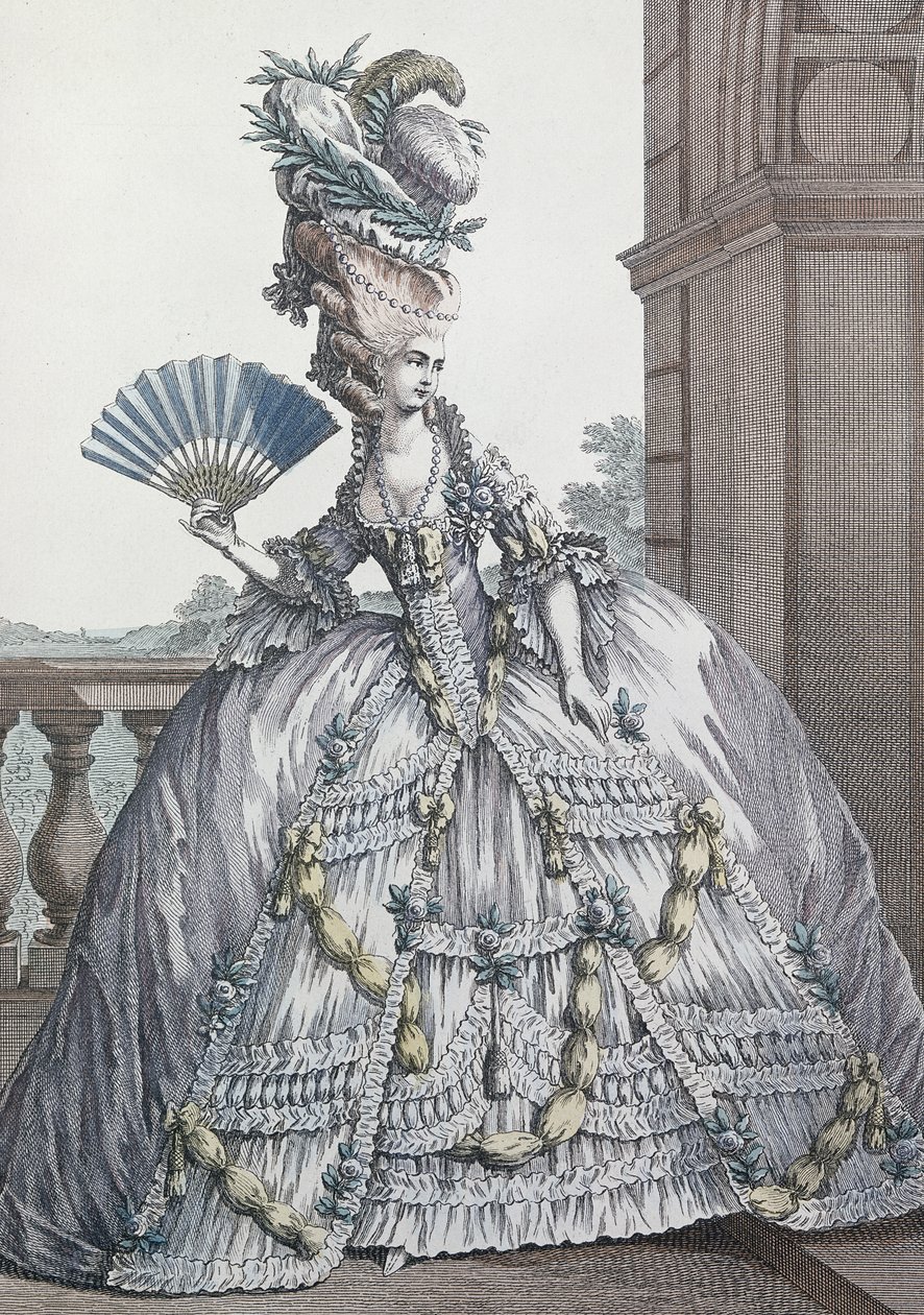 Mujer con un vestido elegante y su cabello 