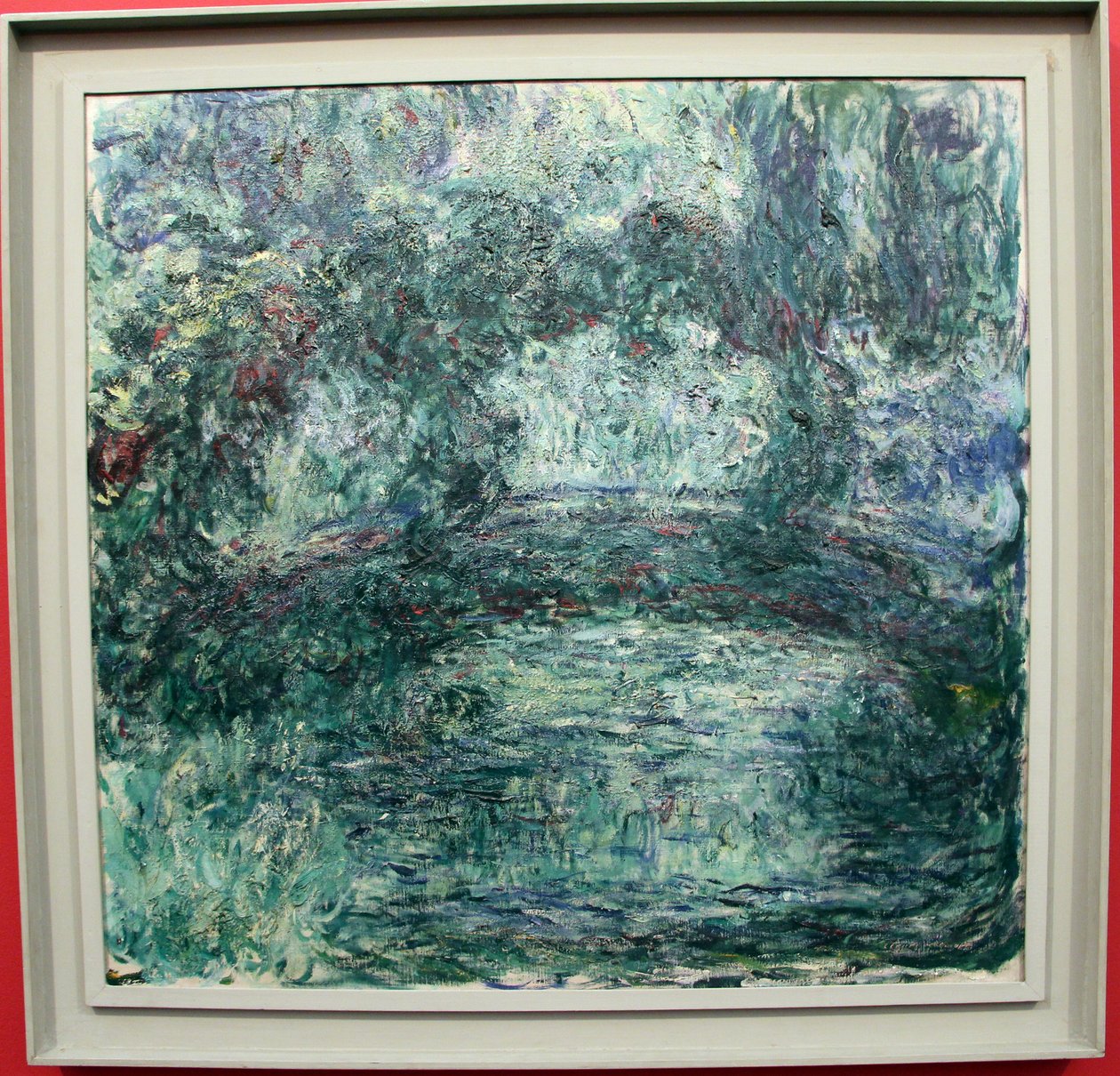 El puente japonés sobre el estanque de nenúfares en Giverny de Claude Monet