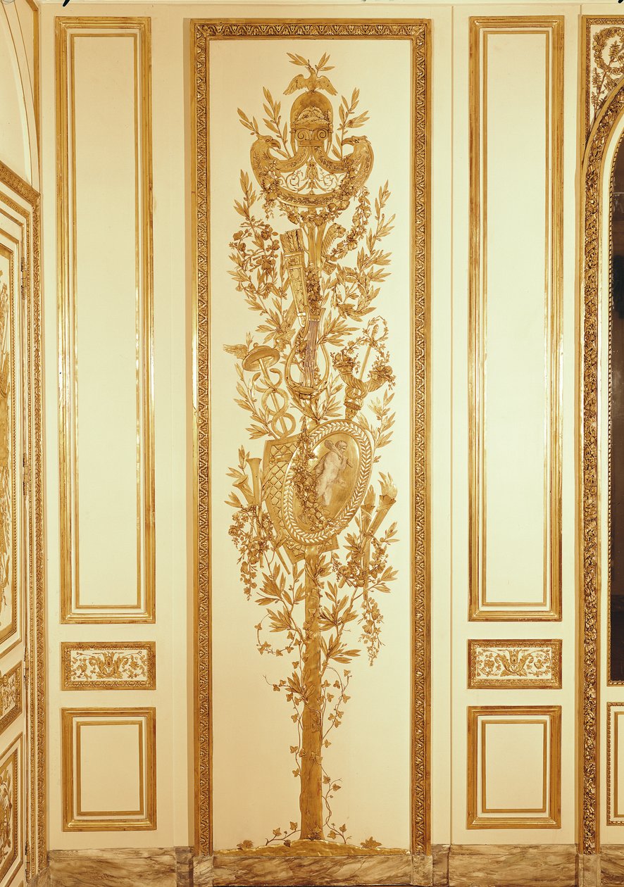 Detalle de panelado con un escudo de trofeo, lira, cetro y caduceo para el 