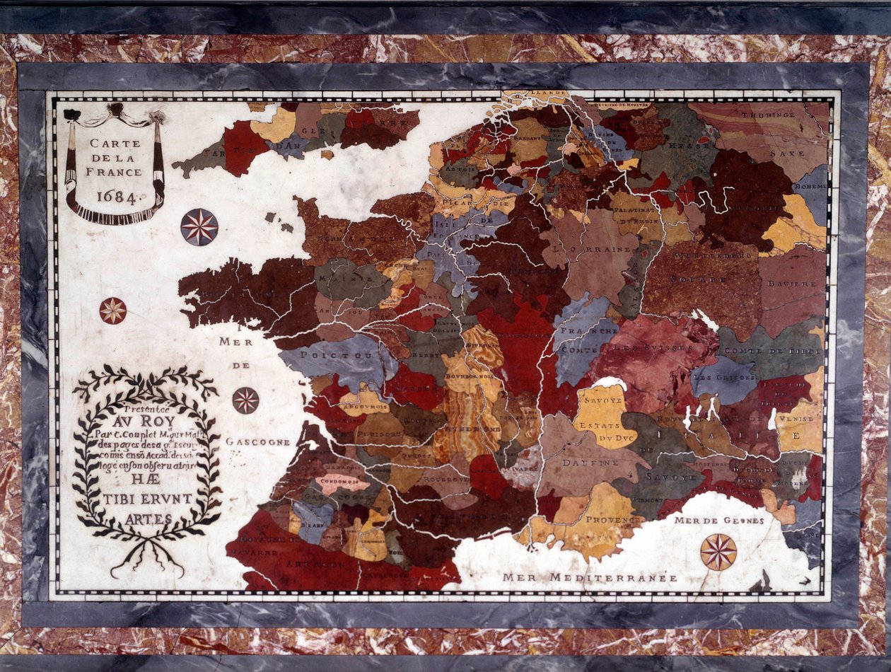 Mapa de Francia del siglo XVII con decoupage de diferentes regiones. Mesa ebene Napoleón III soportando una tapa de mosaico de piedras duras, mármol y albatre representando a Francia alrededor de 1684, tapa de la mesa formando parte del mobiliario de Marie de Claude Antoine Couplet