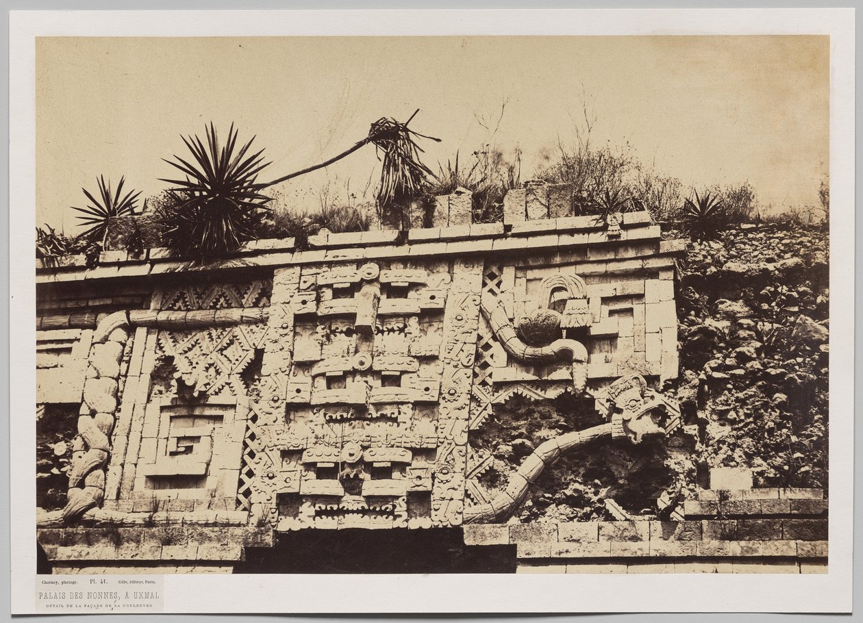 Palacio de las Monjas de Uxmal (detalle de la fachada de la serpiente) de Claude Joseph Désiré Charnay