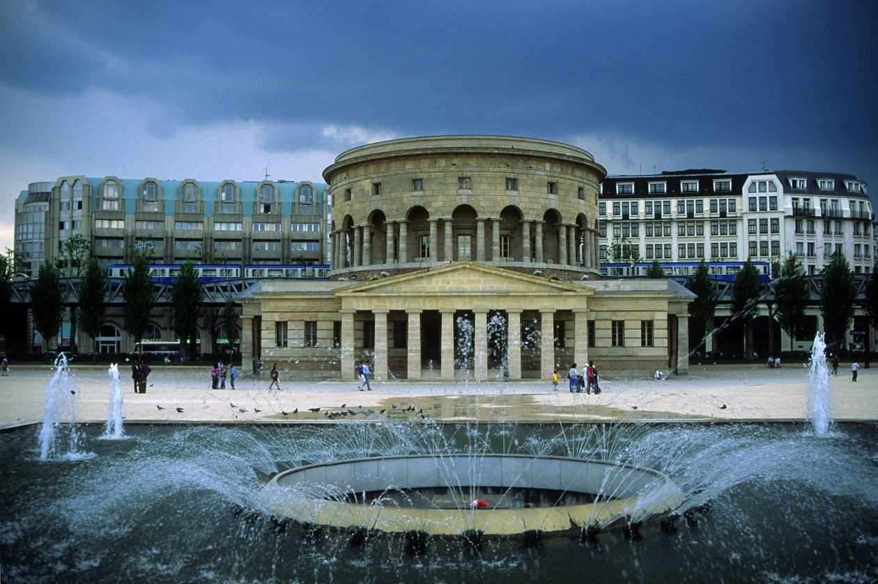Arquitectura: vista de la Rotonda de la Villette (Rotonda Ledoux) (1784-1789) realizada por el arquitecto Claude Nicolas Ledoux (1736-1806). París, Place Stalingrad. de Claude Nicolas Ledoux