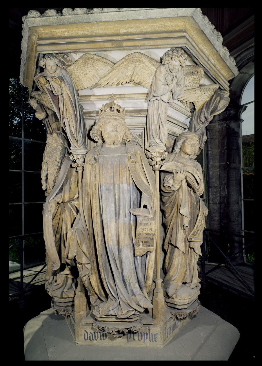 El Rey David flanqueado por Moisés y Jeremías, detalle del pedestal hexagonal del Pozo de Moisés de Claus and Malouel, Jean Sluter