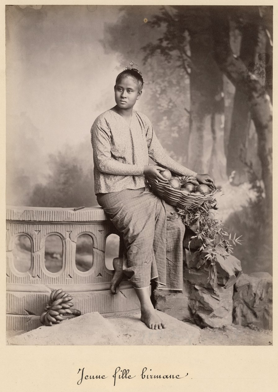 Joven niña birmana, c.1880 (impresión de albúmina de un negativo de vidrio) de Colin Roderick Murray