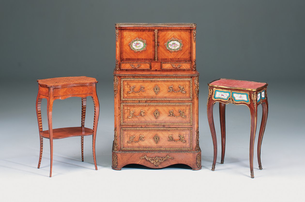 Mesa ocasional victoriana (izquierda) de Collinson and Lock