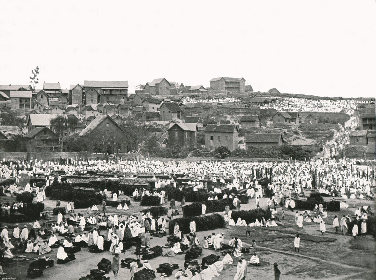 La plaza del mercado, Antananarivo, Madagascar, 1895 de Colonel Stewart