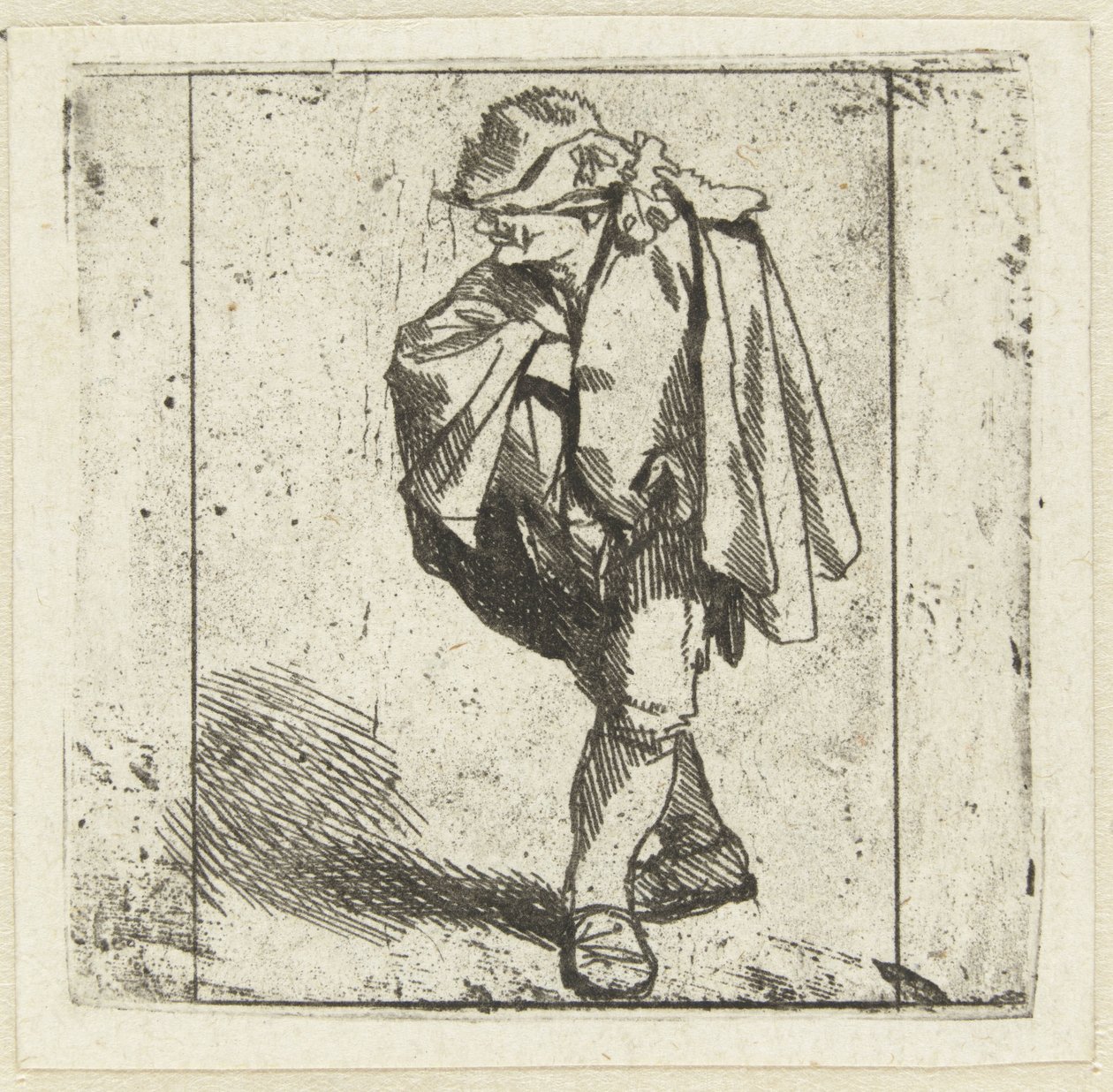 Hombre de pie con la mano derecha sobre el pecho metido en su capa de Cornelis Pietersz. Bega