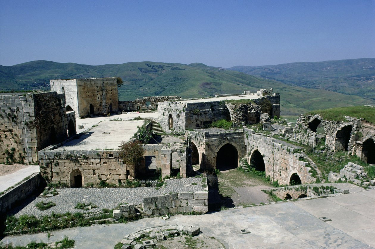 Vista del castillo de Krak des Chevaliers desde el calabozo, construido c.1143 de Crusader Period