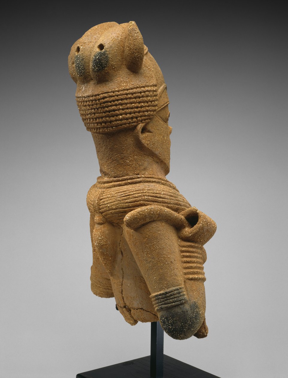 Cabeza y Torso de una Figura Femenina, Región Jos Plateau, Nigeria, 500 a.C.-200 d.C. de Culture Nok