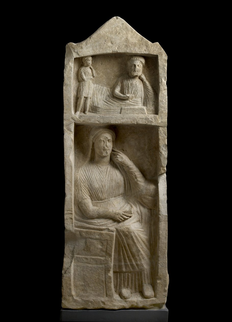 Estela de tumba de piedra caliza, relieve de un banquete con un niño asistente y una mujer sentada, c.325-30 a.C. de Cypriot