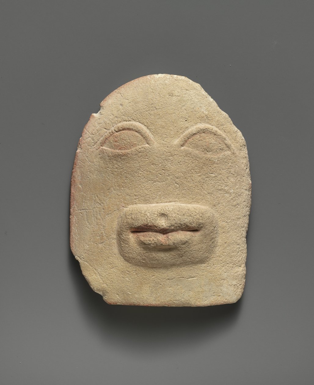 Relieve votivo de piedra caliza de ojos y una boca (piedra caliza) de Cypriot School