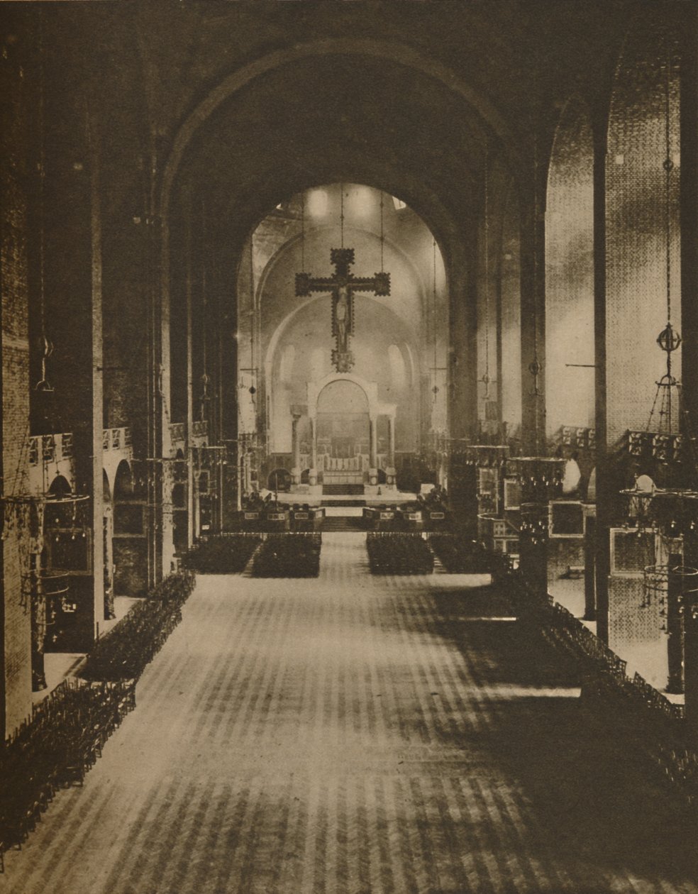 Interior de la Catedral de Westminster Visto desde el Extremo Oeste de Cyril Ellis