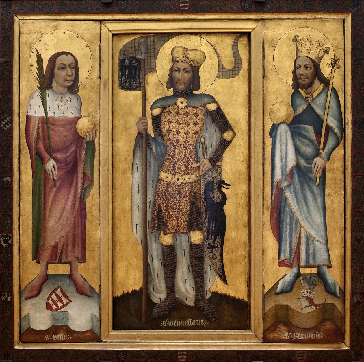Retablo de Mulhouse (o retablo de Praga). Retablo abierto, con los tres santos principales de Bohemia: San Vito (San Guy), portando una palma y un globo, San Wenceslao (o Wenceslao, Duque de Bohemia, circa 907-929) portando una malla y sosteniendo un decor de Czech School