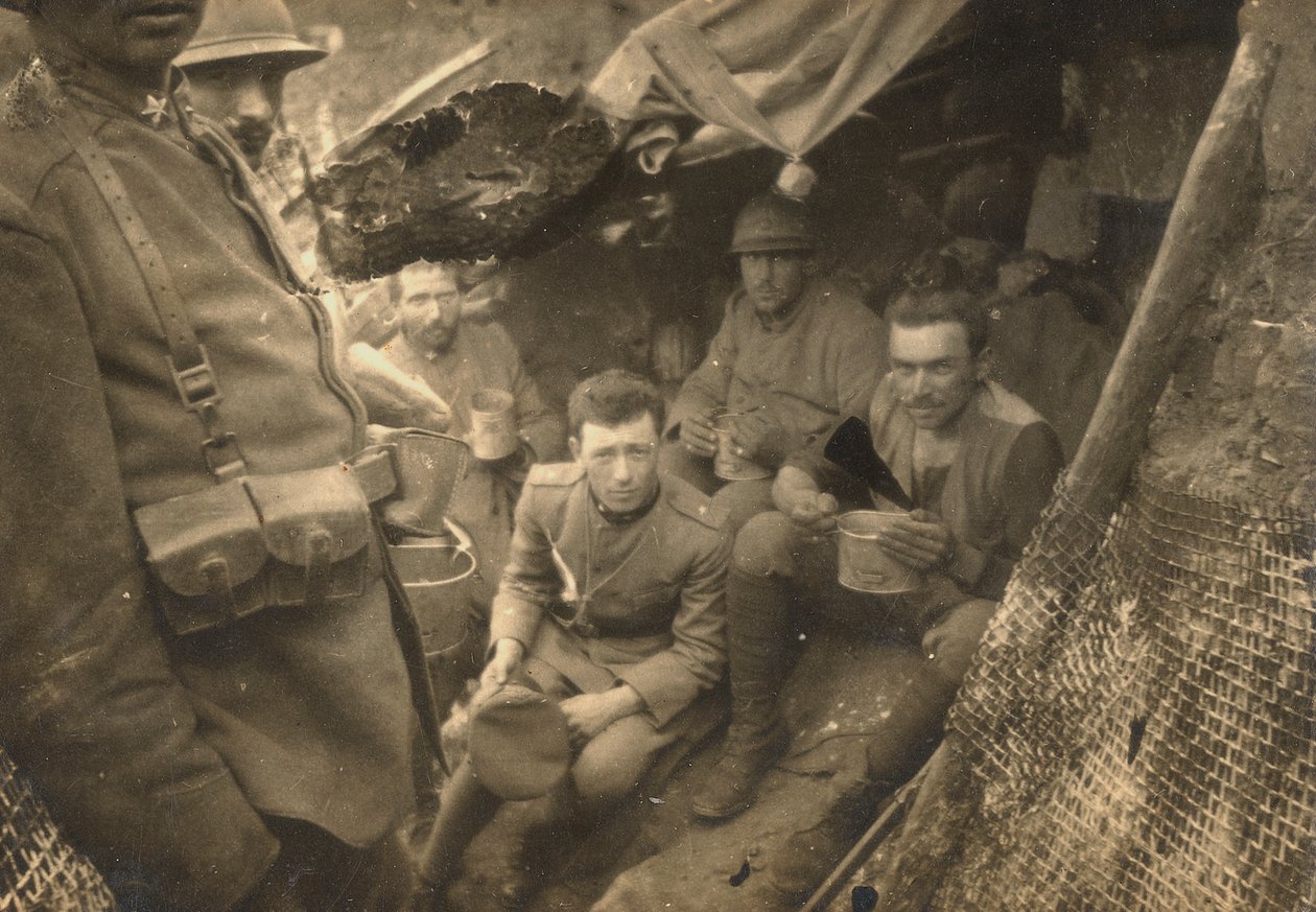 Grupo de soldados en una trinchera durante la Primera Guerra Mundial de Dario Gentilini