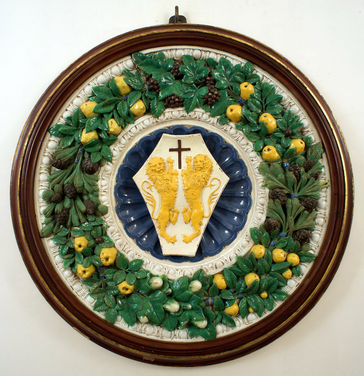Escudo de armas de la familia Lotteringhi della Stufa de Della Robbia (workshop of)