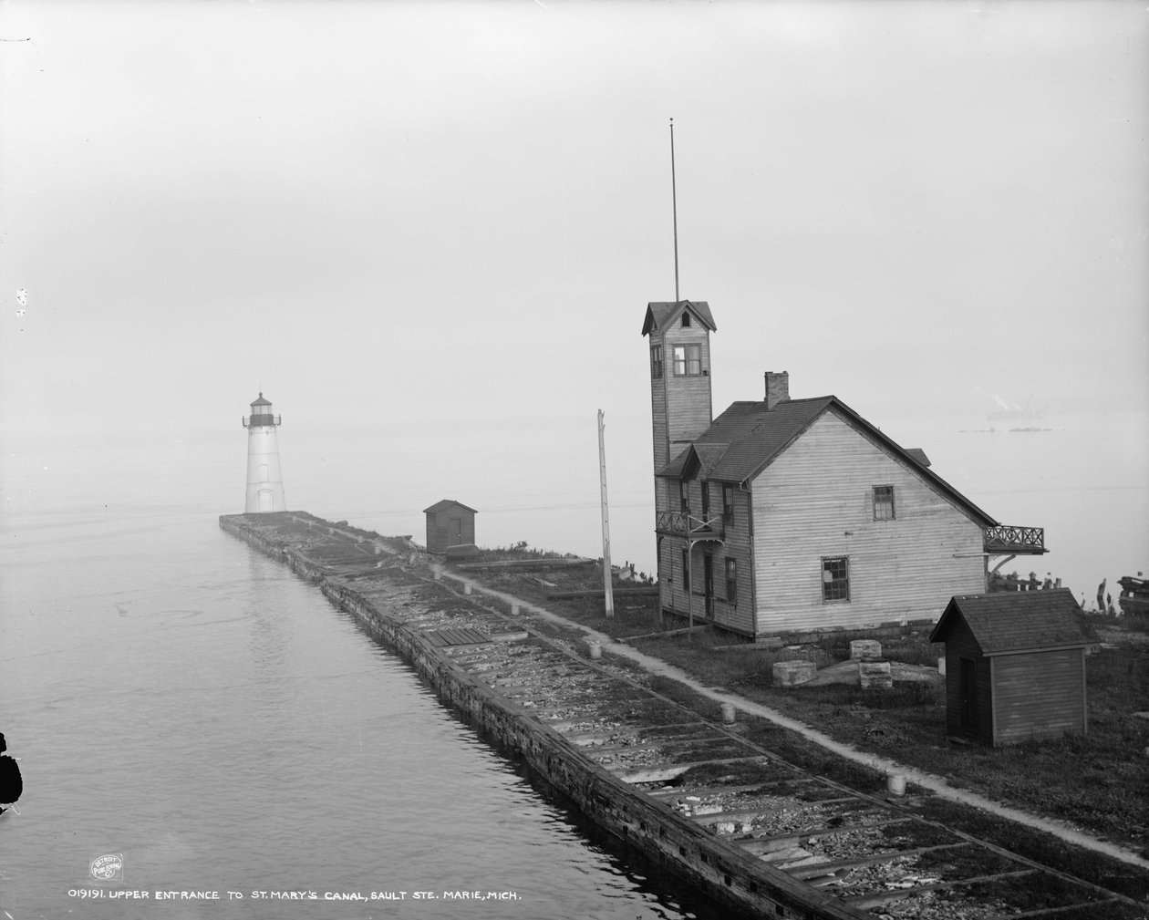 Entrada al Canal de St. Mary, Sault Ste. Marie, Michigan, c.1900-06 de Detroit Publishing Co.