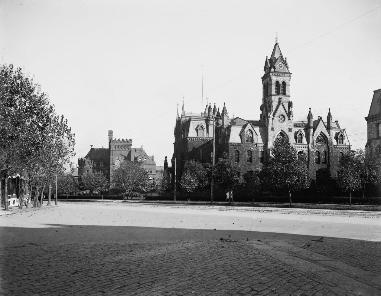 Universidad de Pensilvania, Edificio Principal y Biblioteca, Filadelfia, Pensilvania, c.1900 de Detroit Publishing Co.