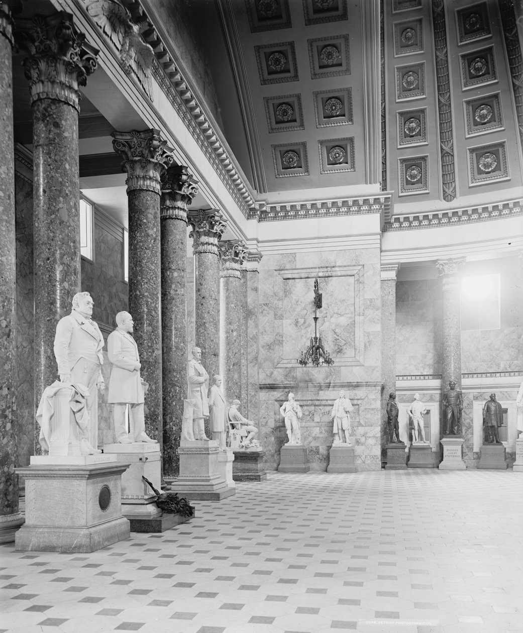 Un rincón en el Salón de las Estatuas, el Capitolio en Washington, D.C., c.1904 de Detroit Publishing Co.