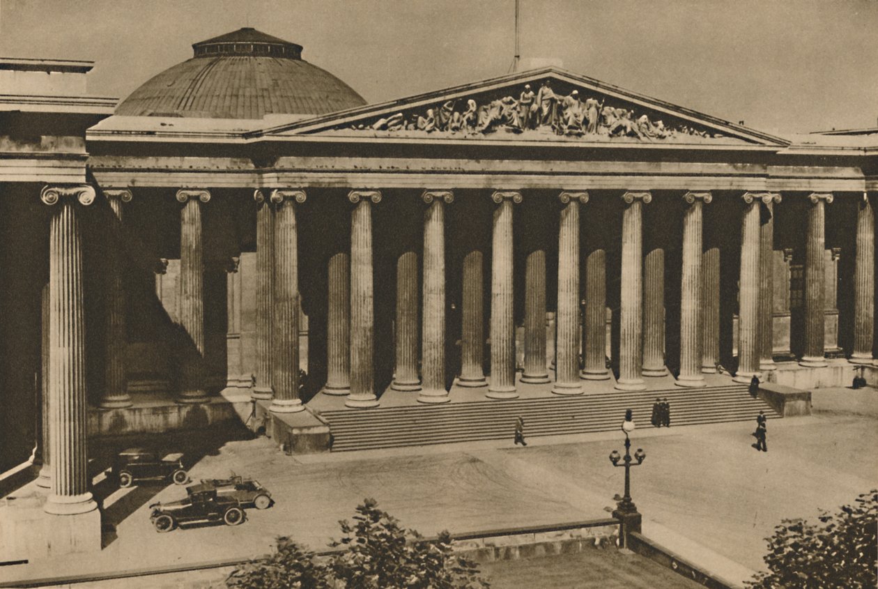 Frente columnado del Museo Británico en el sitio de la antigua Casa Montague, c1935 de Donald McLeish