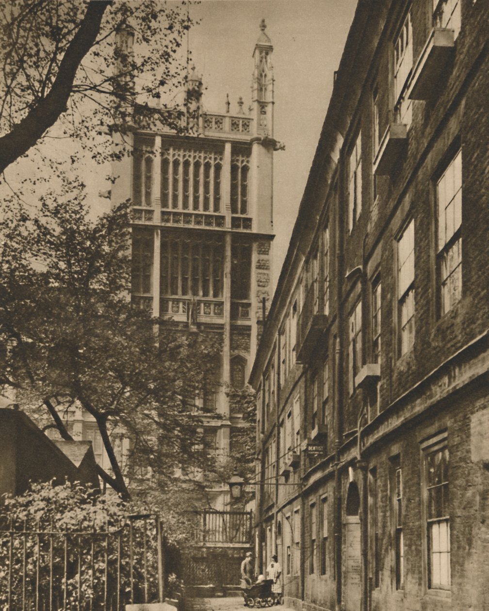 Torre Pinnacled de la Oficina de Registros desde Cliffords Inn, c1935 de Donald McLeish
