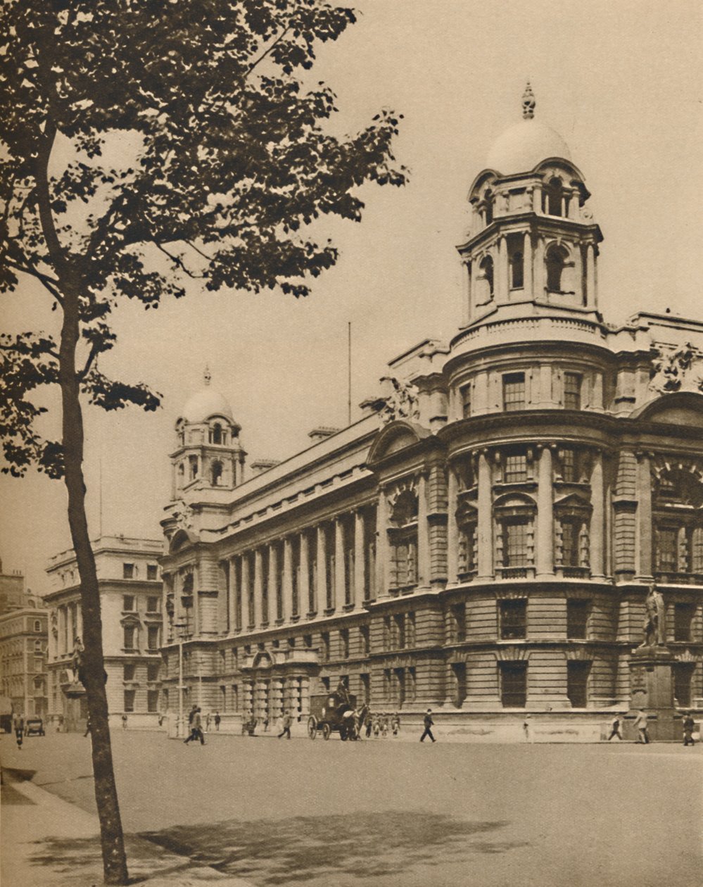 El Cerebro de la Defensa: Oficina de Guerra Británica en Whitehall, c1935 de Donald McLeish