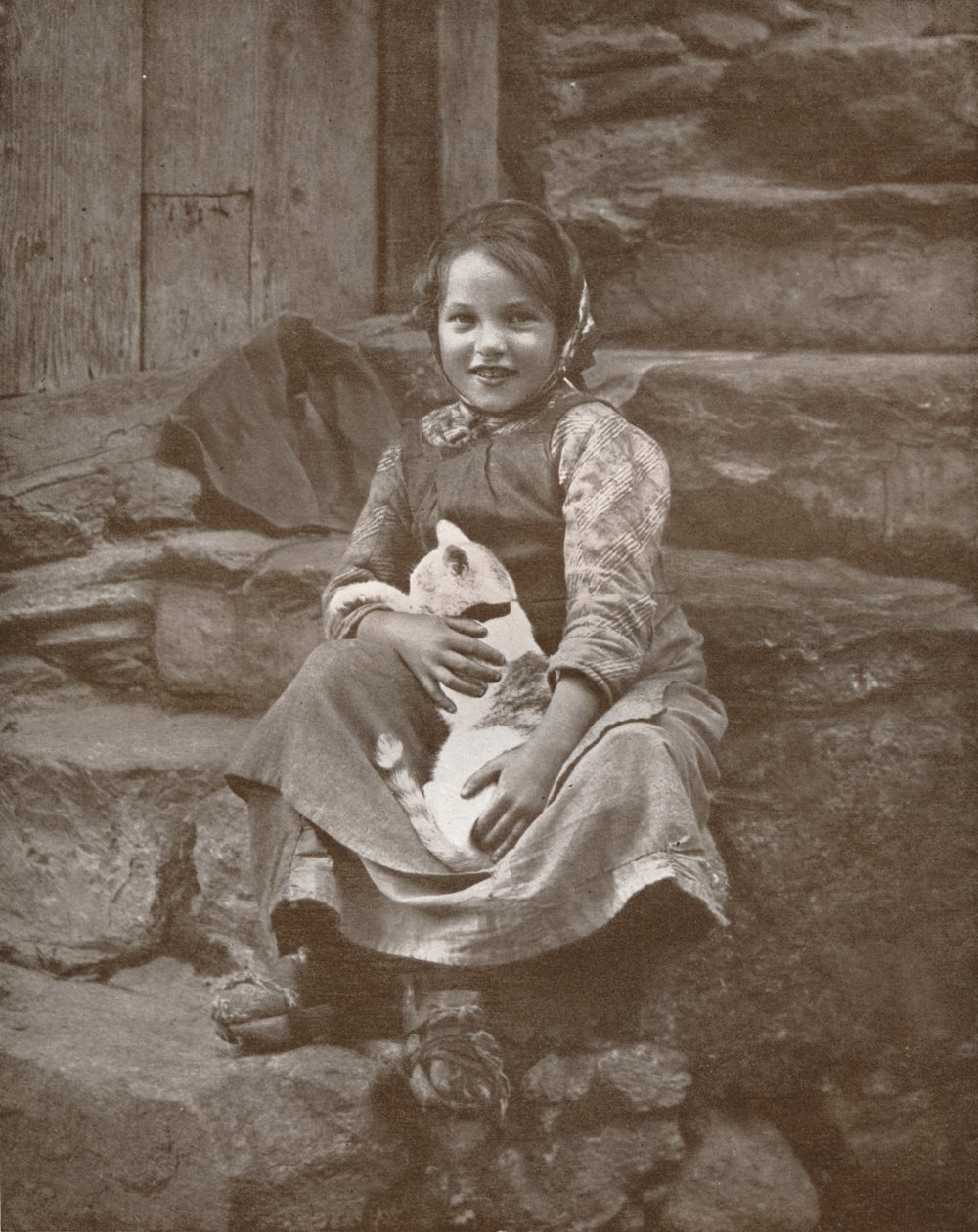 Dos pequeños aldeanos suizos en Hospenthal, 1916 de Donald McLeish