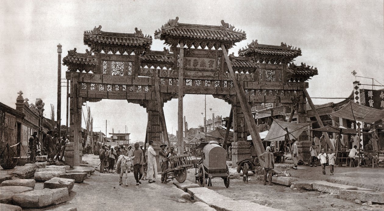 Una calle del casco antiguo de Pekín de Donald Mennie