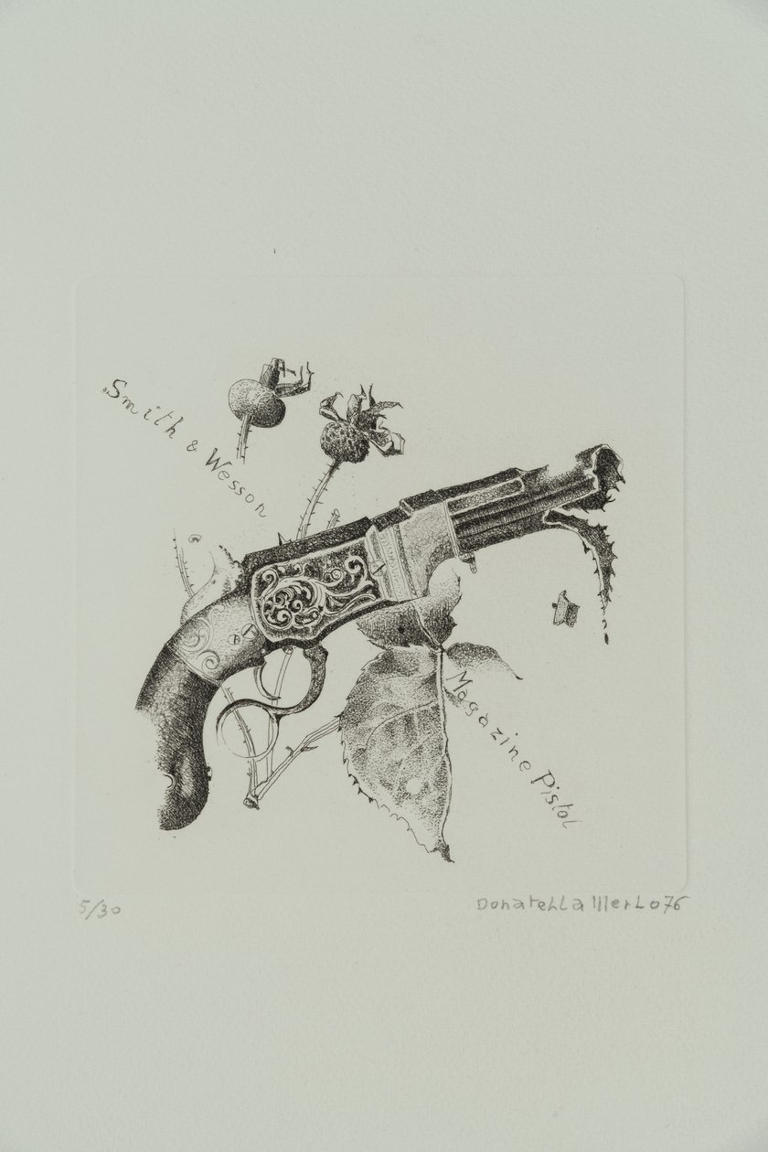 Pistola con cargador Smith and Wesson de Donatella Merlo