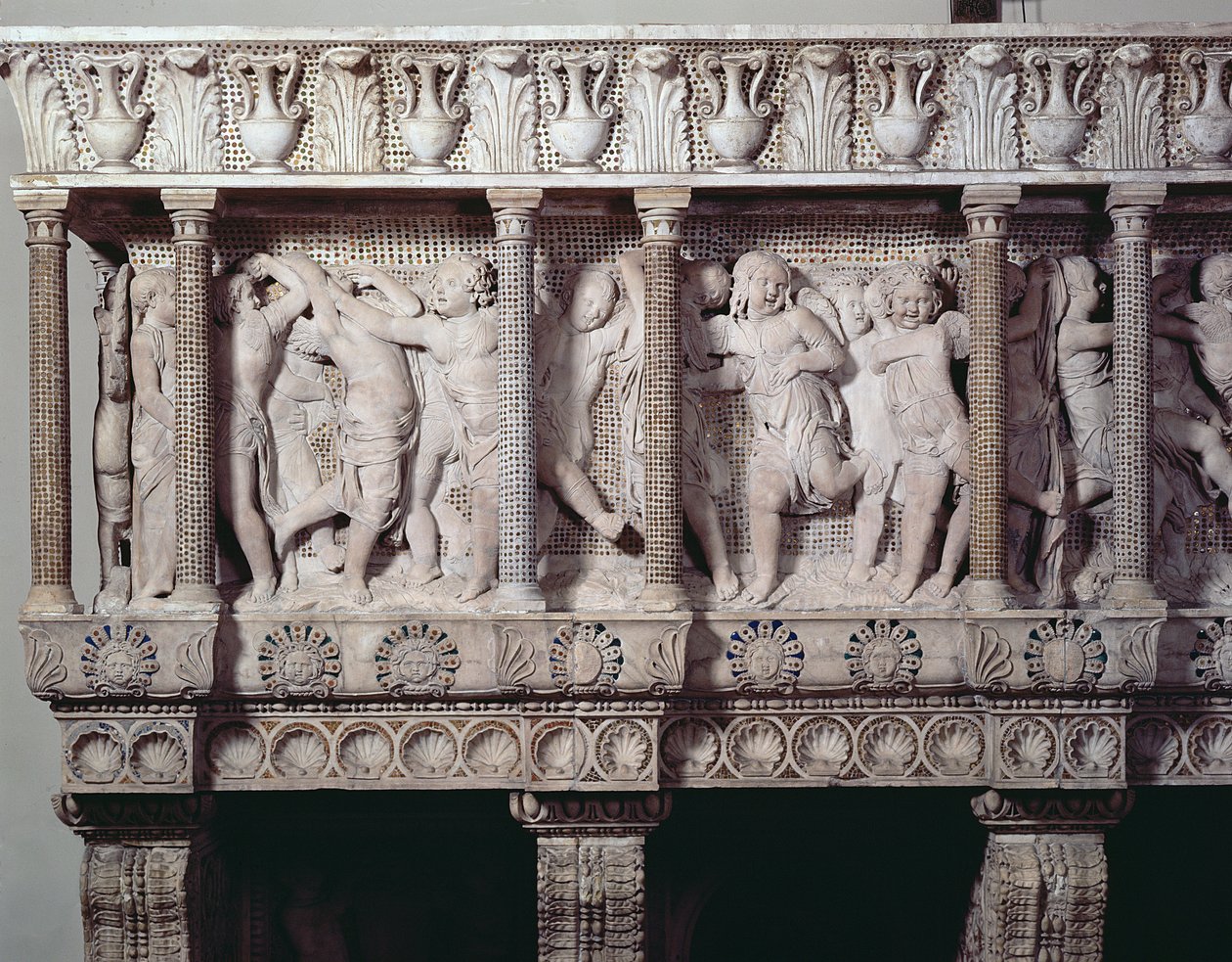Detalle de la Cantoria, c.1433-39 (mármol) de Donatello