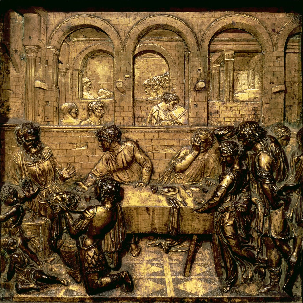 La Fiesta de Herodes, de una serie de relieves que ilustran la vida de Juan el Bautista en la pila bautismal hexagonal, 1417-30 de Donatello