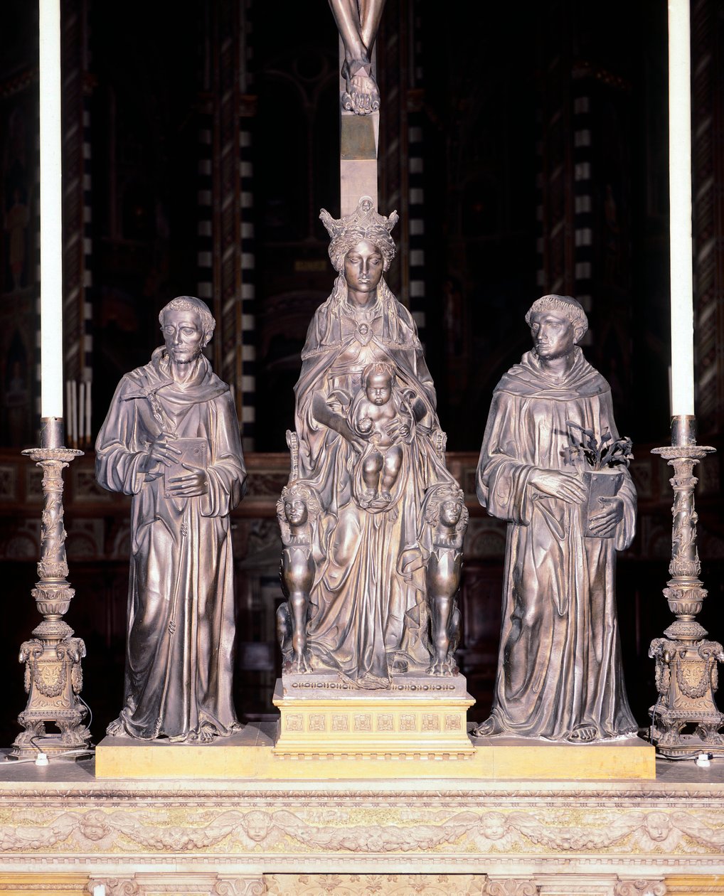 Italia, Padua, Basílica de San Antonio de Padua, Grupo de la Virgen y el Niño con Santos de Donatello