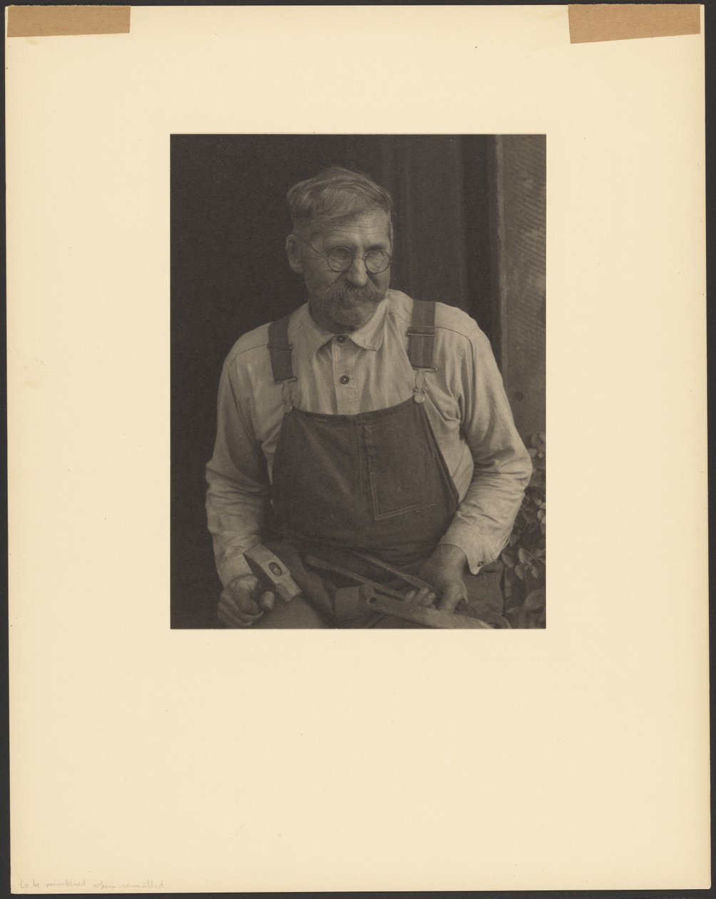 [James Duff, A Fiddler, Hazard, Kentucky, Holding Tools] de Doris Ulmann