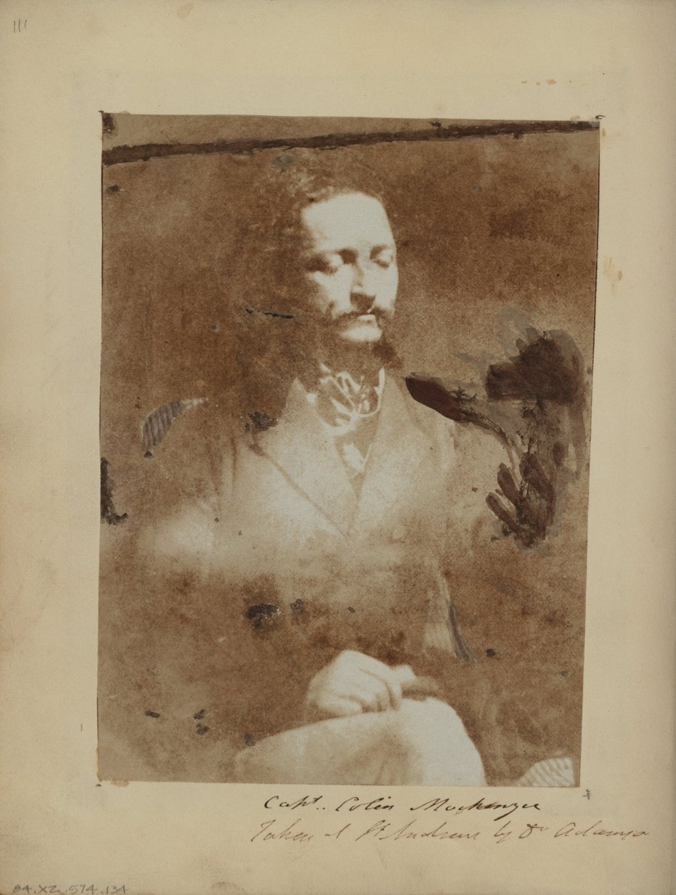 Capitán Colin Mackenzie de Dr. John Adamson