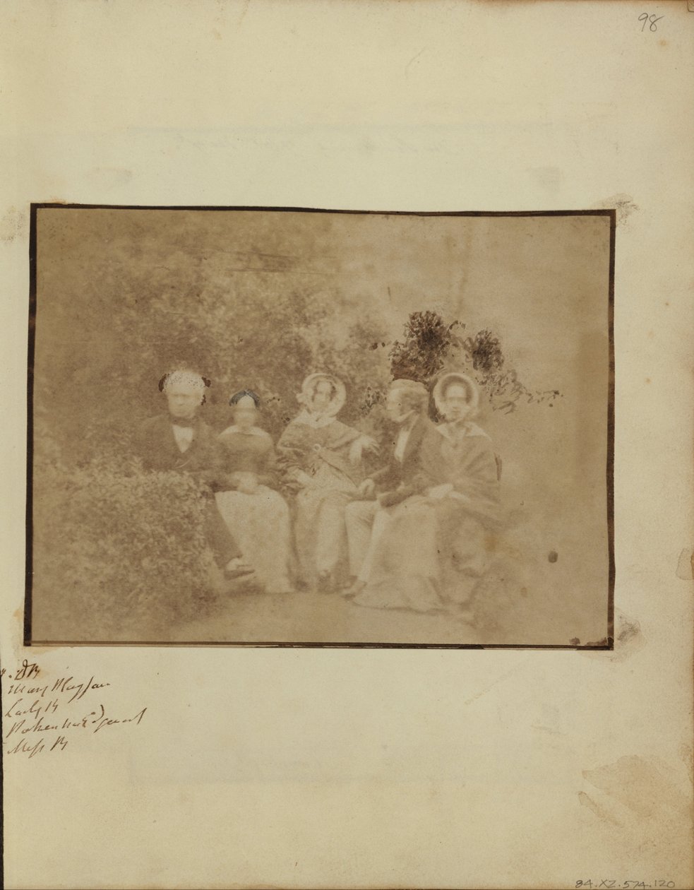 Sir David Brewster con la Srta. Mary Playfair, Lady Brewster, el Sr. Pakenham Edgeworth y la Srta. Brewster de Dr. John Adamson