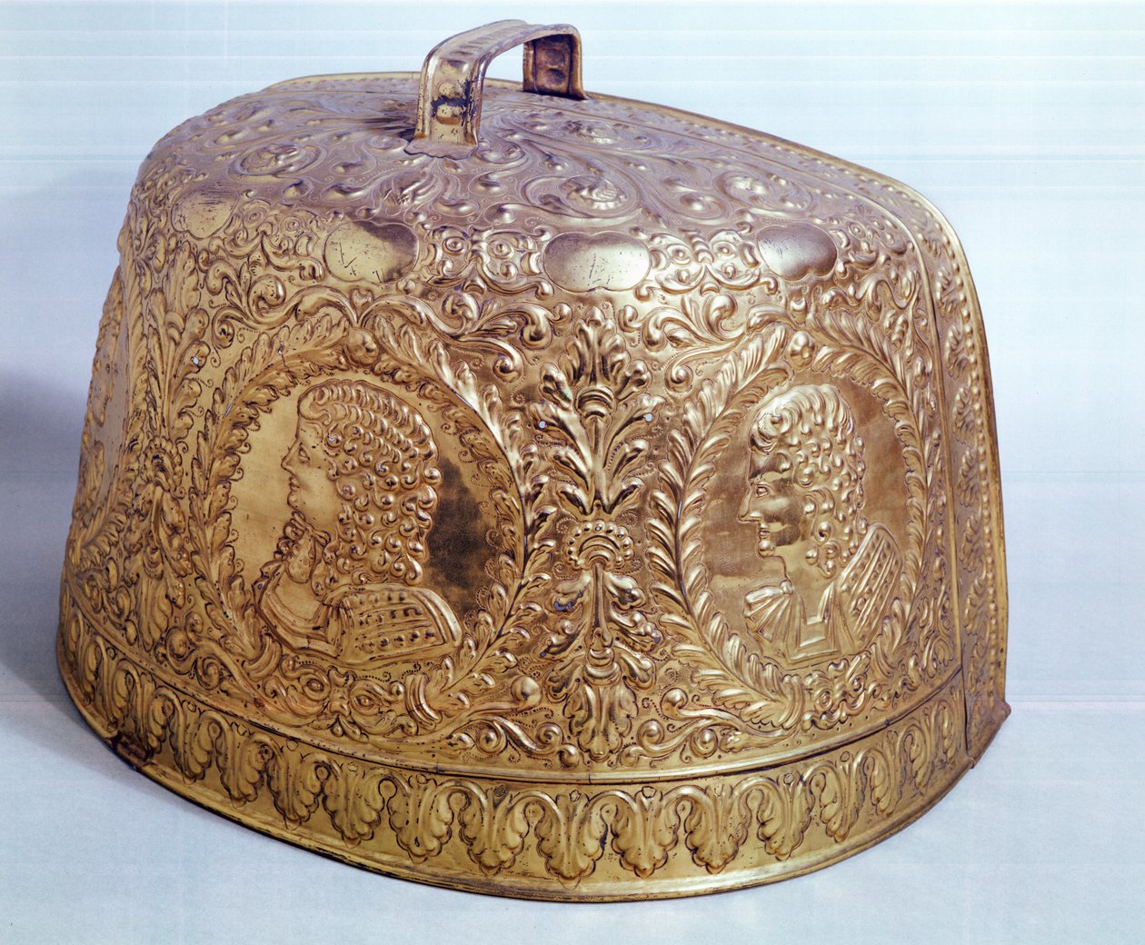 Toque de queda, c.1685 (latón decorado) de Dutch School