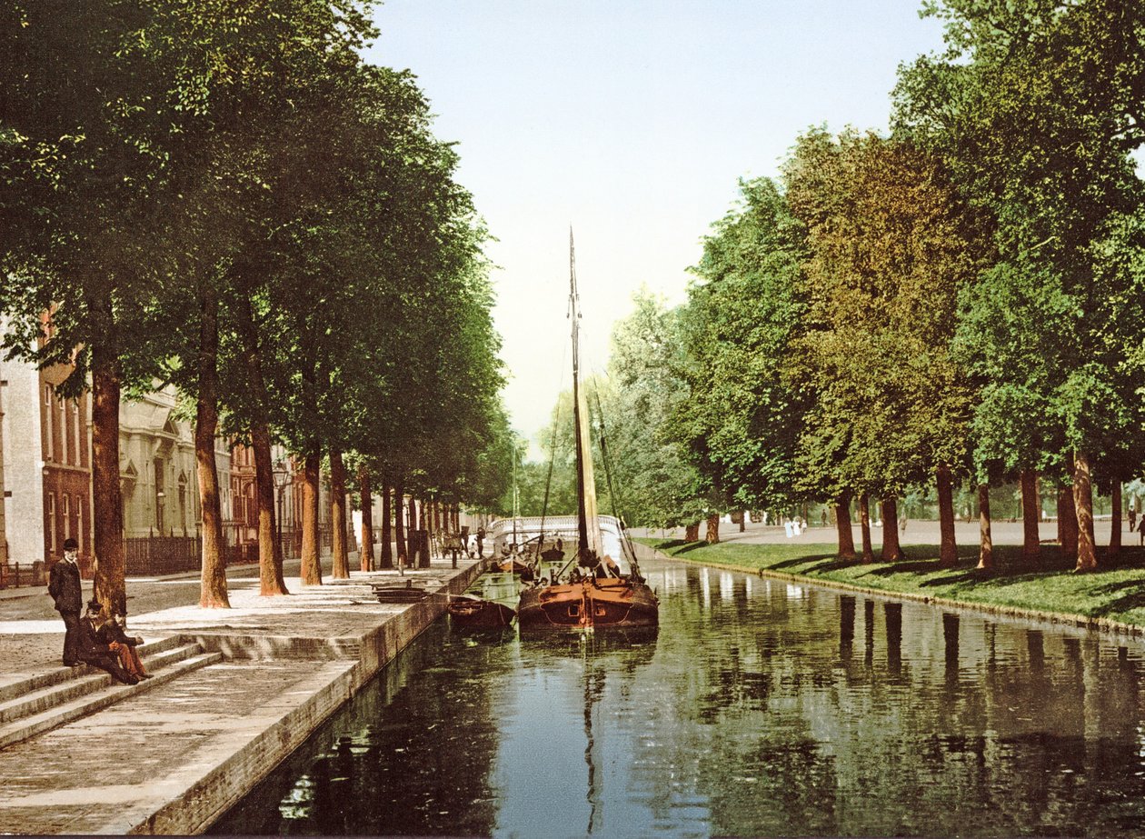 Barcaza de vela en el Canal de la Princesa en La Haya, 1890-1900 de Dutch Photographer