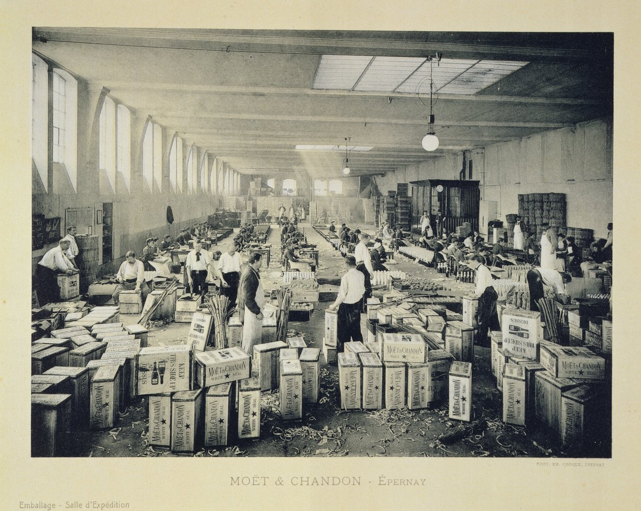Cajas de embalaje para envío, de La France Vinicole, publicado por Moët & Chandon, Epernay de E.M. Choque