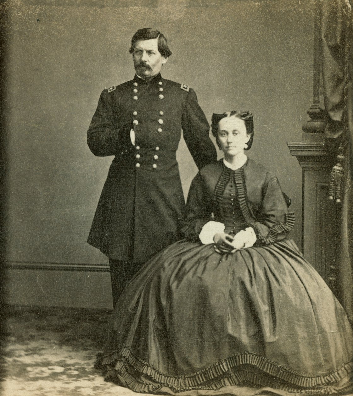General de División George B. McClellan y su esposa, publicado por Anthony