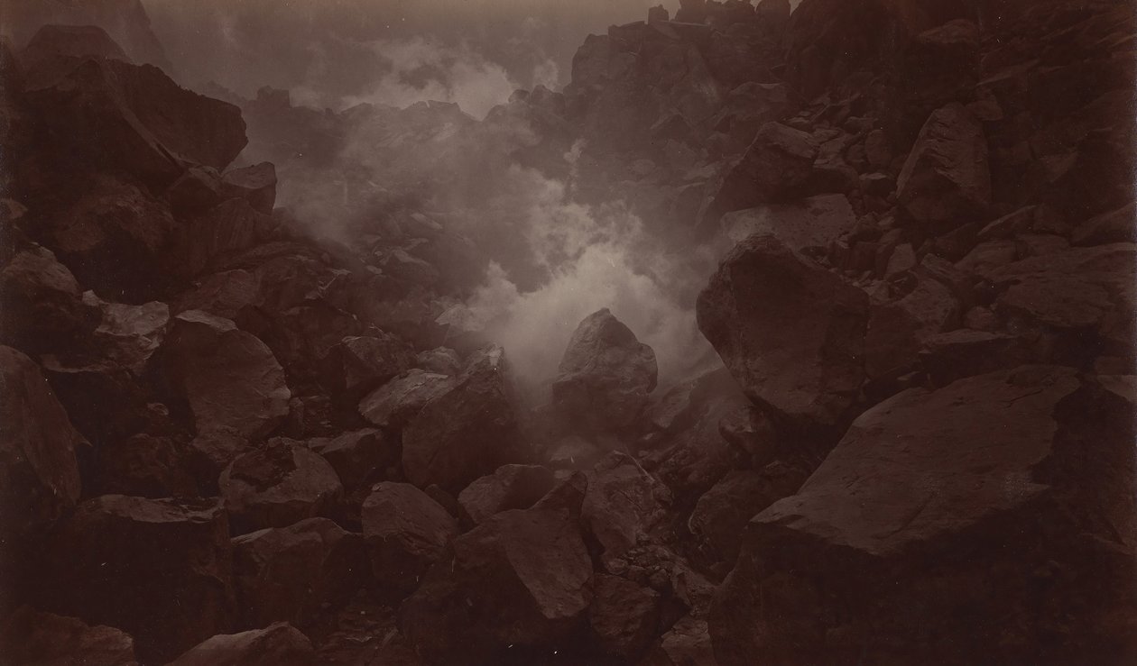 Cráter del Volcán, Quetzaltenango-Guatemala, 1875 de Eadweard Muybridge
