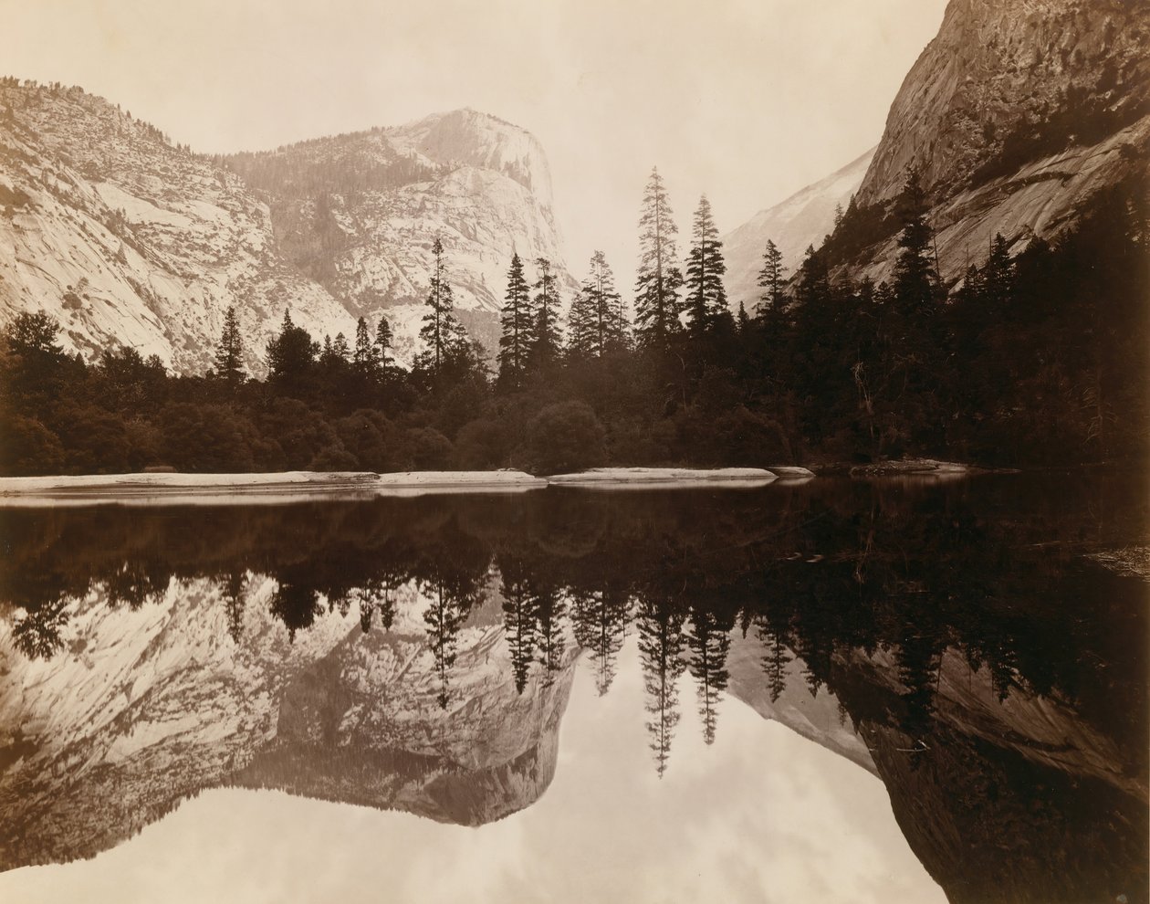 Lago Espejo, Valle de Yosemite, 1872 de Eadweard Muybridge