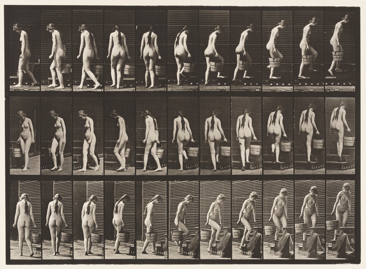Placa 102. Girando y subiendo escaleras, cubo de agua en la mano derecha de Eadweard Muybridge