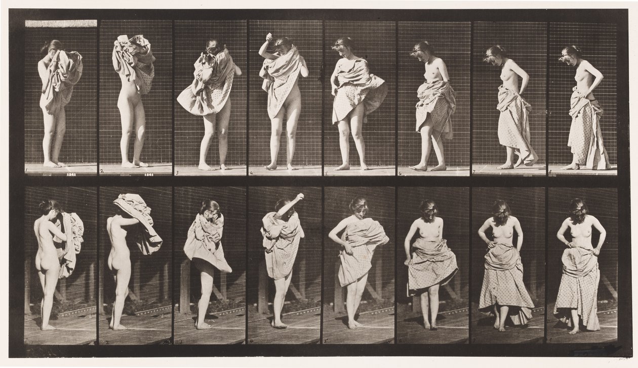 Placa 425. Aseo, Poniéndose el Vestido y Girando, 1872-1885 de Eadweard Muybridge