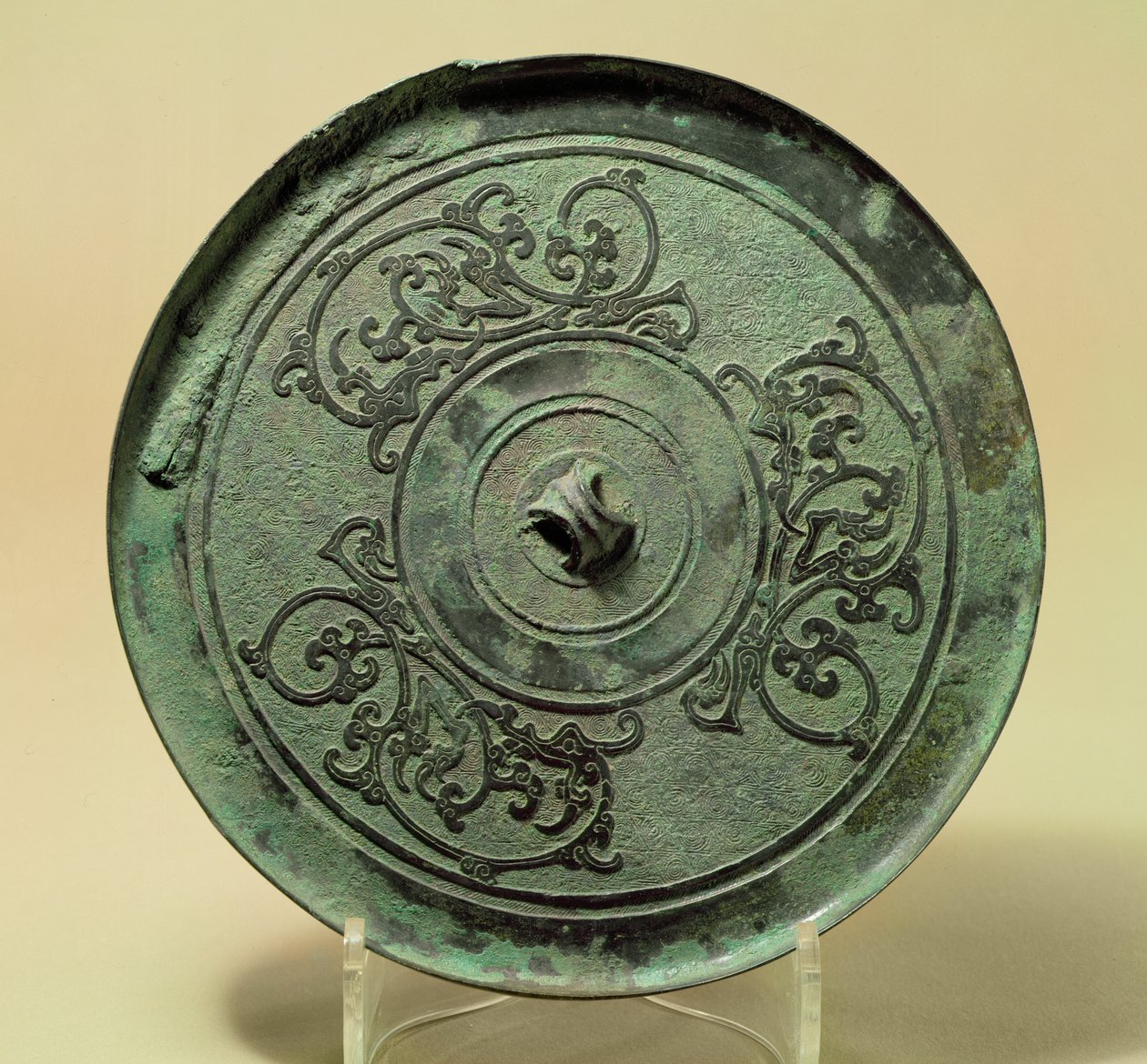 Espejo con dragones entrelazados, dinastía Zhou Oriental, período de los Estados Combatientes, 475-221 a.C. de Eastern Zhou Dynasty Chinese School