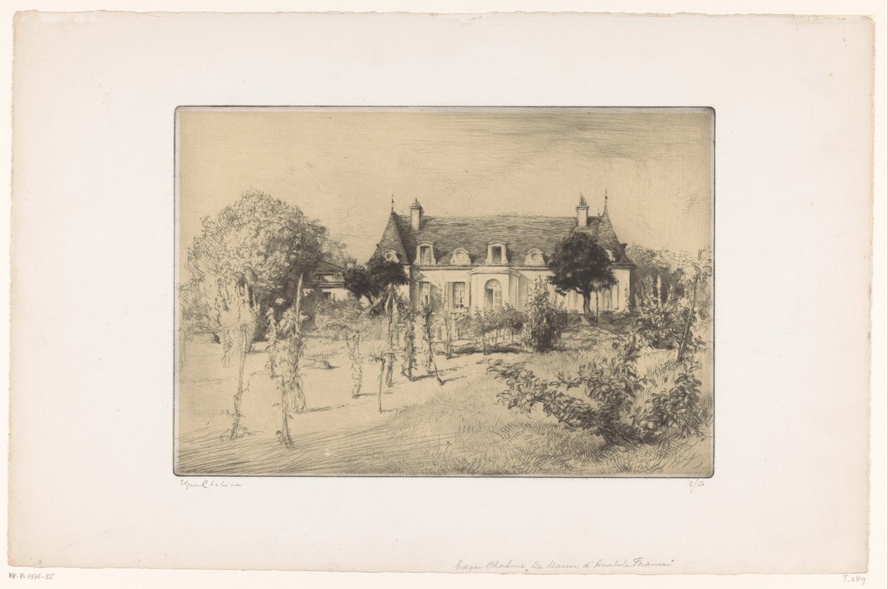 Vista de un jardín cerca de una casa La maison d