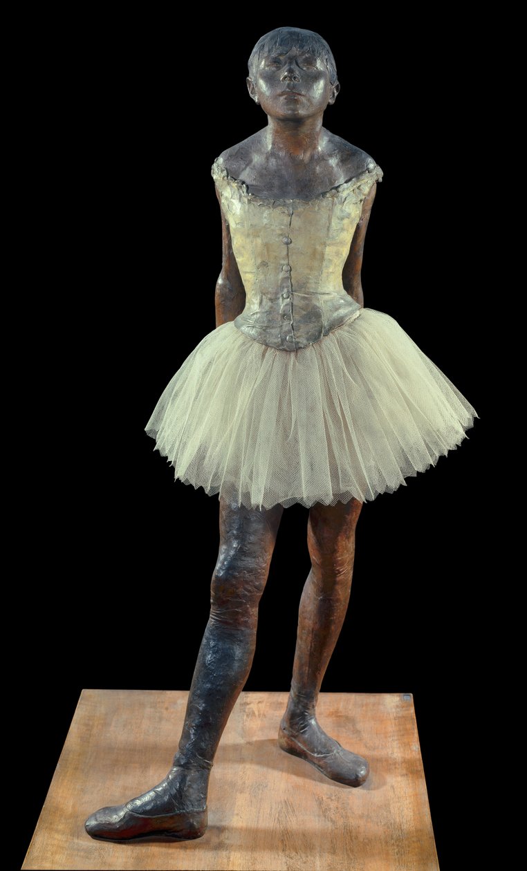 Bailarina de 14 años vestida - Escultura de Edgar Degas (1834-1917) en bronce patinado, tul y satén rosa sobre base de madera de Edgar Degas