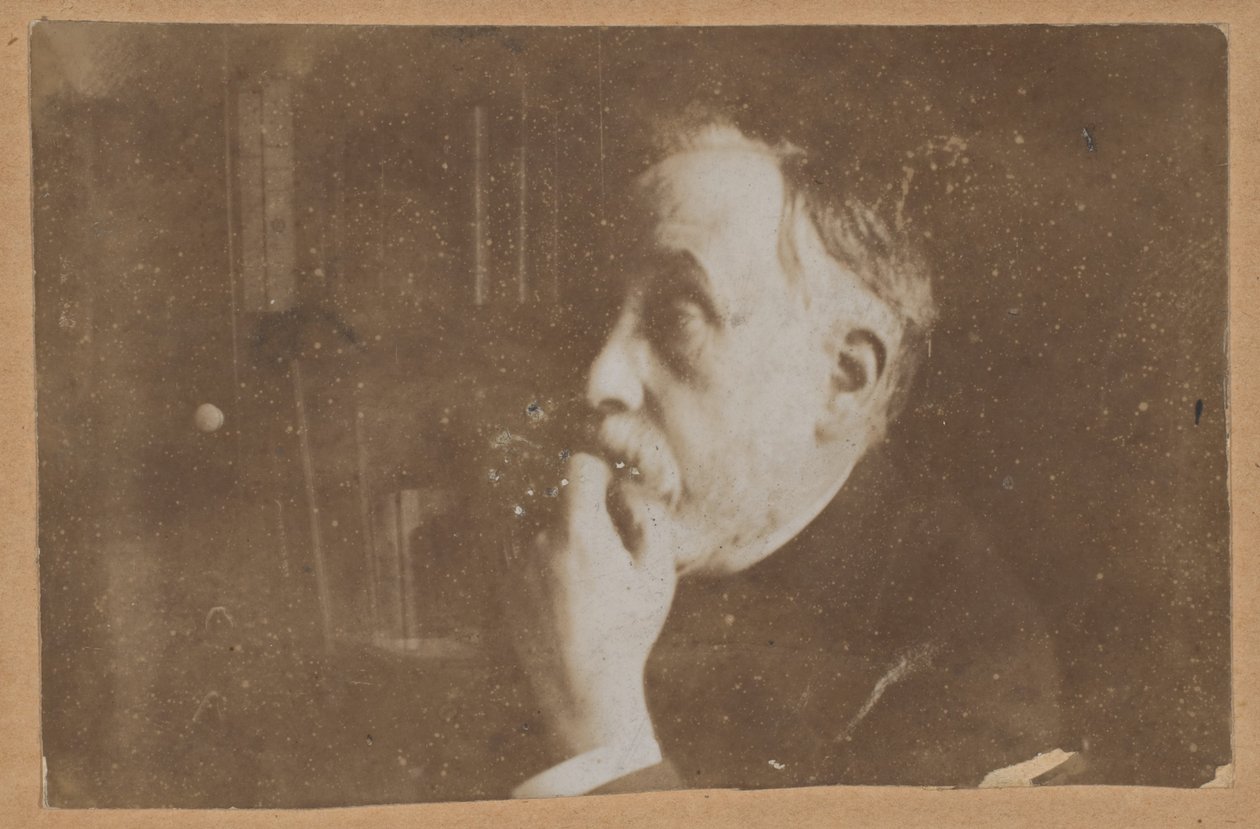 [Autorretrato en una biblioteca (mano en la barbilla)] de Edgar Degas