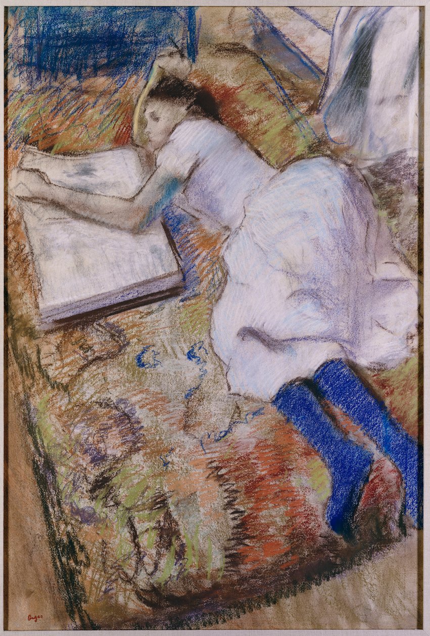 Joven niña estirada mirando un álbum, c.1889 de Edgar Degas
