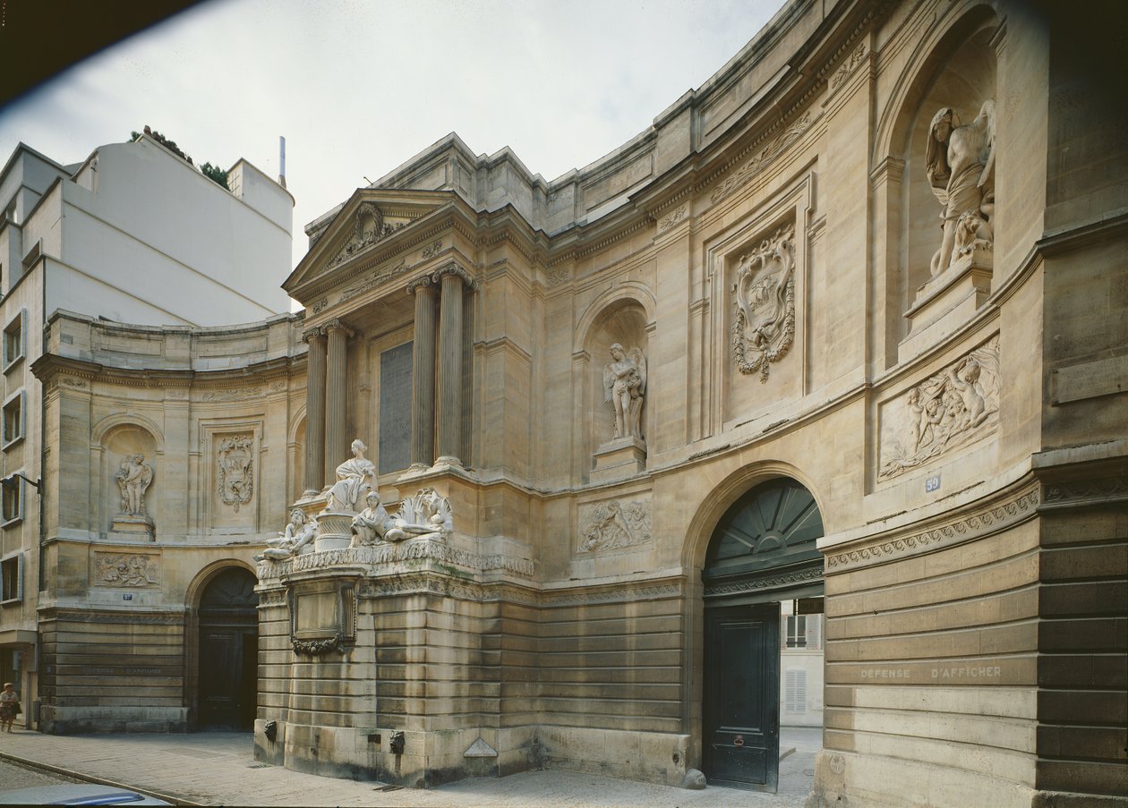 La Fontaine des Quatre Saisons, Rue de Grenelle, construida entre 1739-46 de Edmé Bouchardon